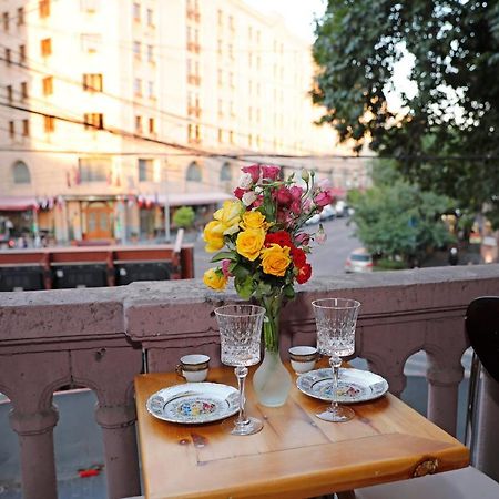 Cozy Apartment On Republic Square Ереван Экстерьер фото