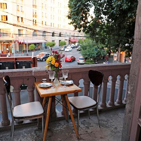 Cozy Apartment On Republic Square Ереван Экстерьер фото