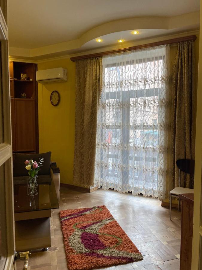 Cozy Apartment On Republic Square Ереван Экстерьер фото